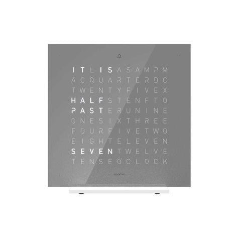Earth 13.5 Early Grey - English by QlockTwo
